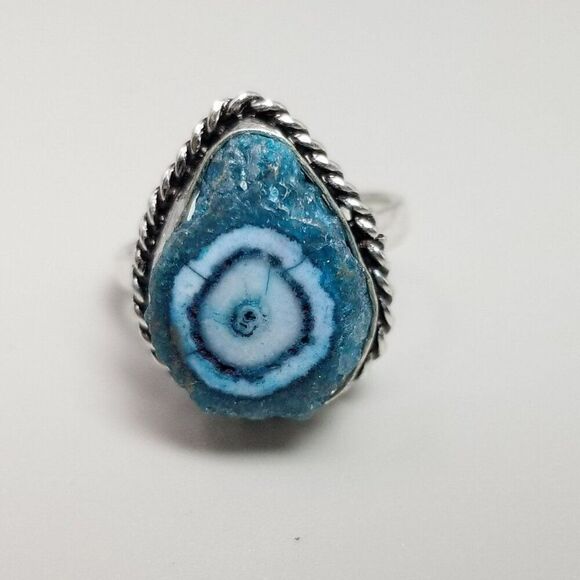 Vintage Blue Drop Shape Ring, Silver Tone Bezel Set Size 8 Band, Estate - Picture 8 of 8